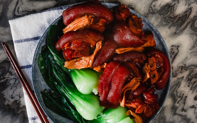 beer braised pork shoulder