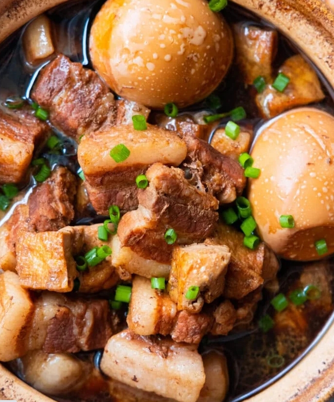 braised pork belly in soy sauce