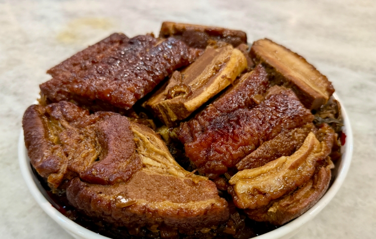 braised pork belly with mei cai