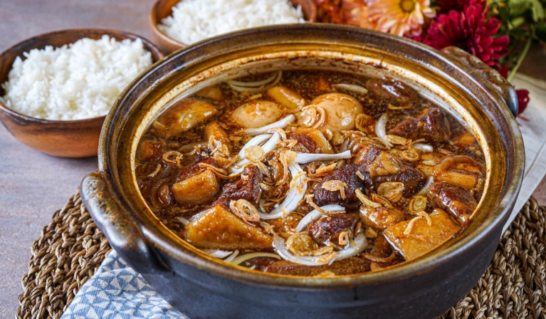 braised pork belly with bamboo shoots