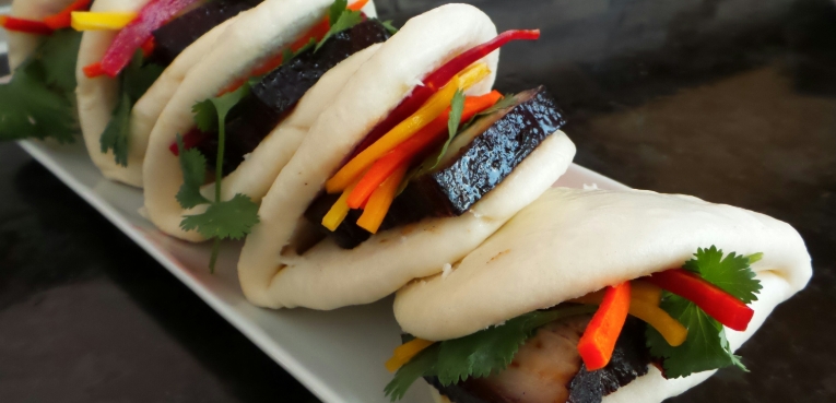 braised pork bao