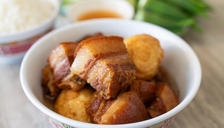 braised pork belly with bean curd sticks