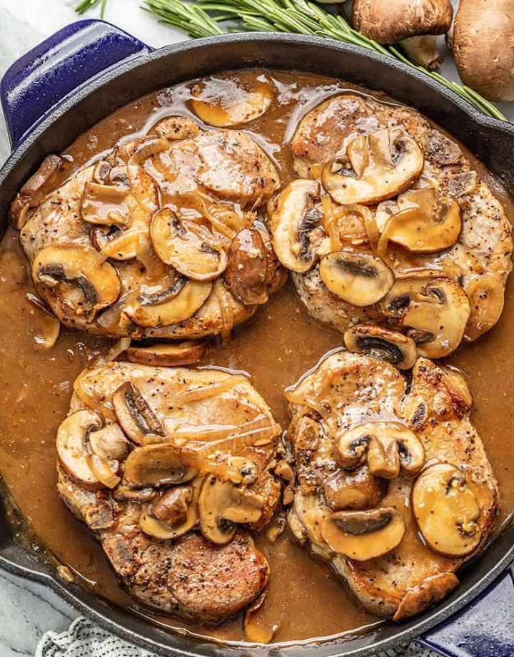 braised pork chops with gravy