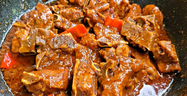 braised pork ribs and cabbage