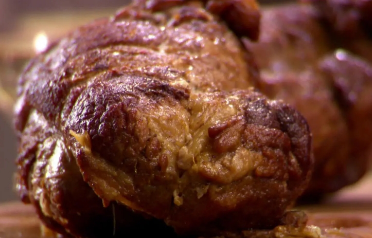 braised pork shoulder in dutch oven