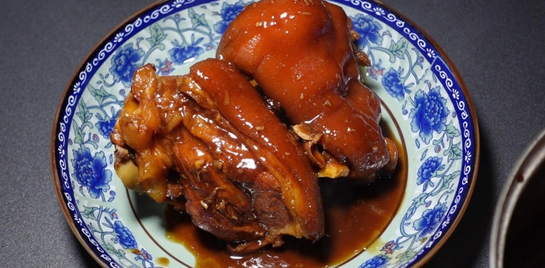 braised pork leg chinese