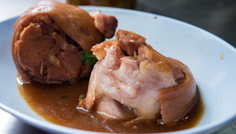 braised pork knuckle chinese style