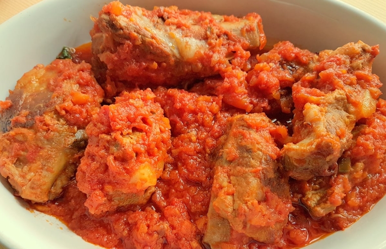 braised pork in tomato sauce