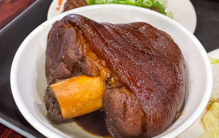 braised pork hock