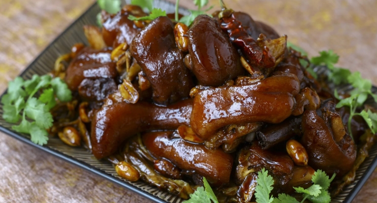 chinese braised pork feet
